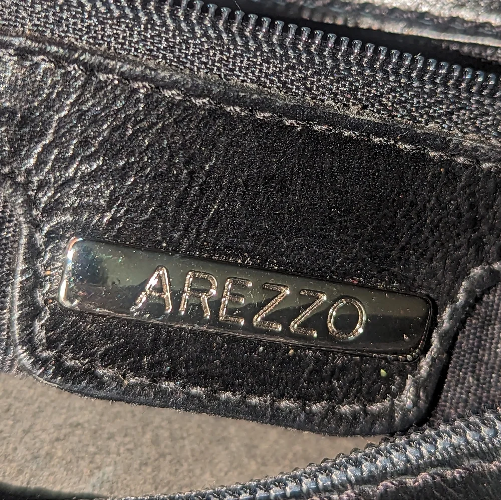 Arezzo black leather shoulder bag.